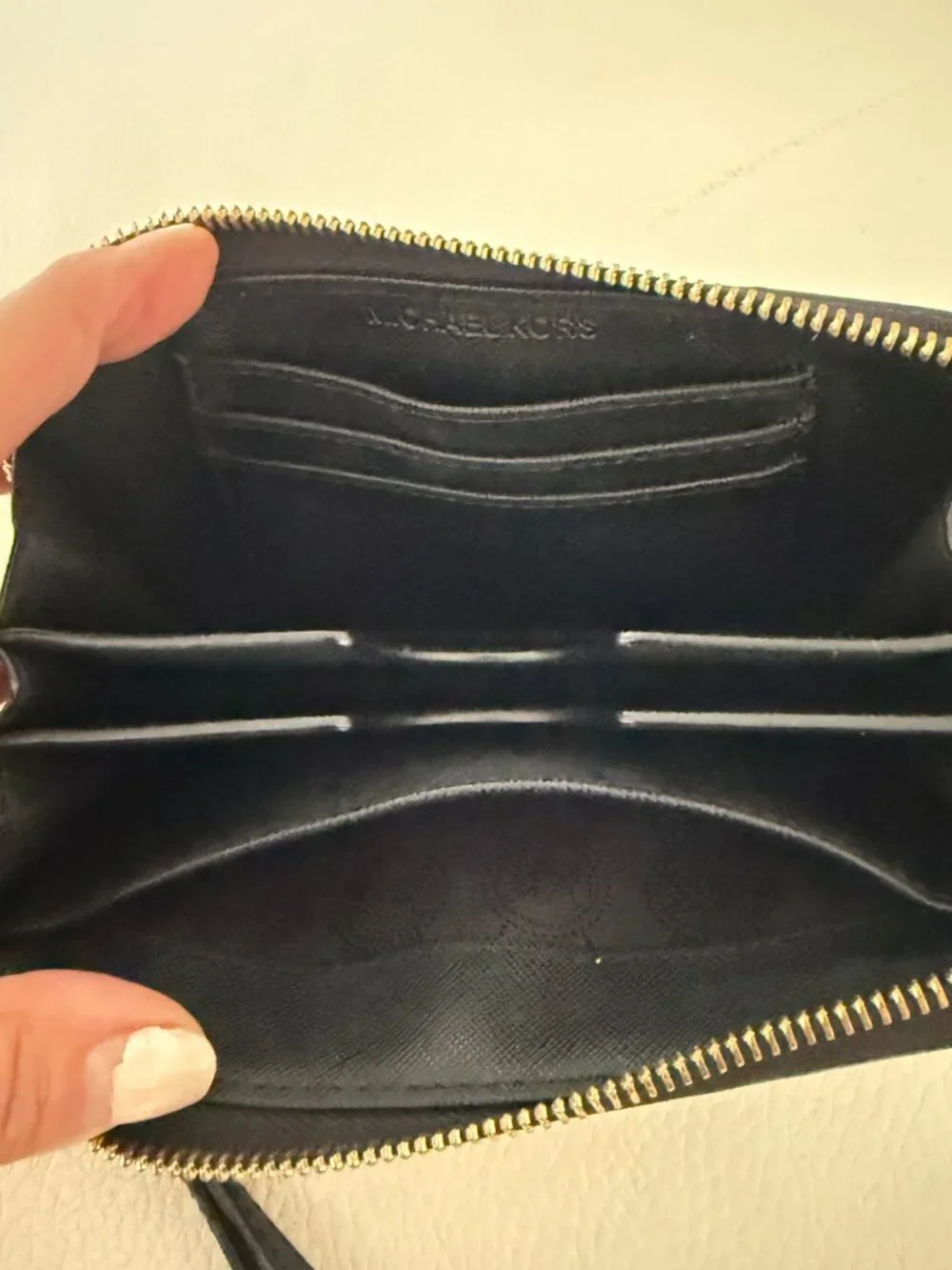 MICHAEL KORS BLACK SAFFIANO LEATHER ZIP ROUND WRISTLET WALLET CLUTCH
